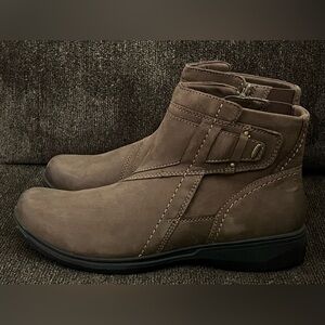 Clark's Women's Carleigh Style Mushroom Nubuck Boots -Size 11M